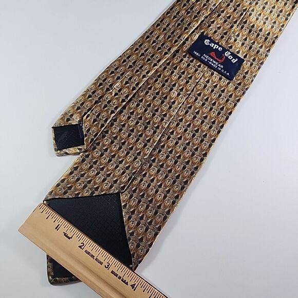 Cape Cod Gold Pattern Silk Necktie - USA - Like New - Picture 2 of 4